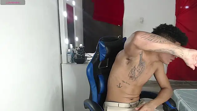 Snapshot of Angel_LatinGuy chatting on 11, 10, 2025 Angel LatinGuy online show from 11, 10, 2025