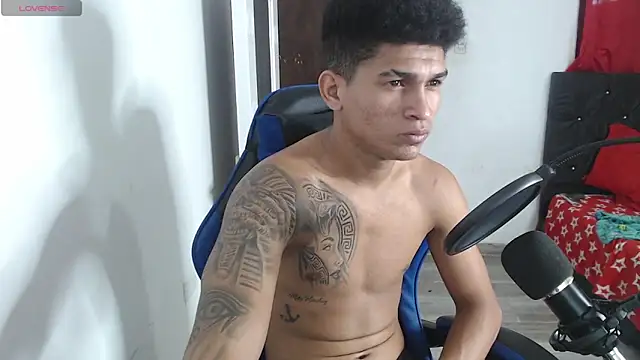 Snapshot of Angel_LatinGuy chatting on 19, 10, 2025 Angel LatinGuy online show from 19, 10, 2025