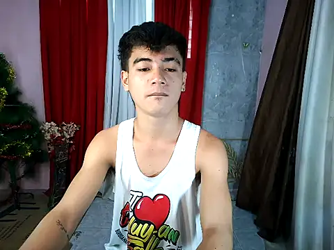 Snapshot of boy_raphael chatting on 15, 10, 2025 boy raphael online show from 15, 10, 2025