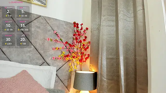  naylaa  online show from 18, 4, 2026