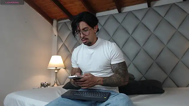 Liam Espinoza online show from 19, 10, 2025