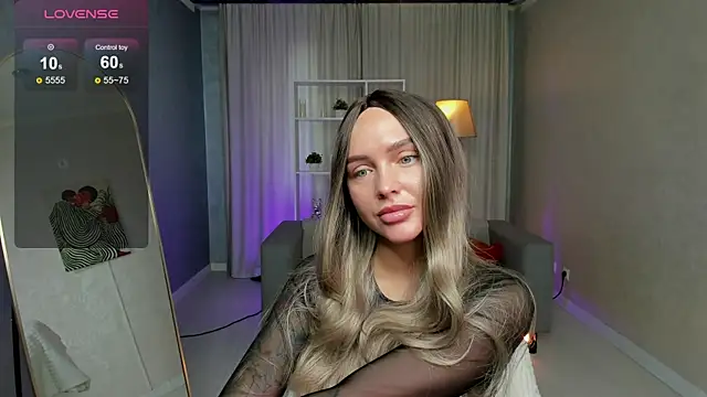 Snapshot of LanaDeRose chatting on 17, 11, 2025 LanaDeRose online show from 17, 11, 2025