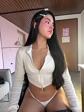 Snapshot of LunaMoore_Pink chatting on 20, 5, 2026 LunaMoore Pink online show from 20, 5, 2026