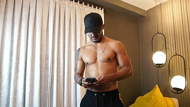 Snapshot of Reik_Vonn chatting on 5, 5, 2026 Reik Vonn online show from 5, 5, 2026