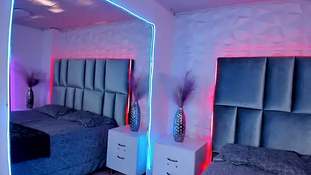 HollyPeach online show from 12, 1, 2026