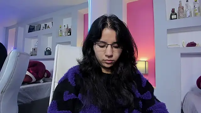 HollyPeach online show from 3, 4, 2026