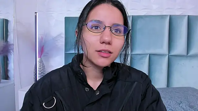 Snapshot of HollyPeach chatting on 29, 6, 2026 HollyPeach online show from 29, 6, 2026