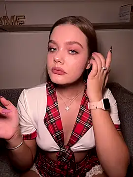 xSlavicDollx online show from 18, 10, 2025