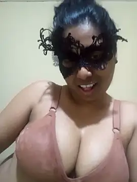 Expose Queen online show from 6, 2, 2026