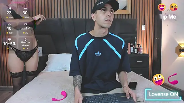 DerryAndIzzy online show from 9, 11, 2025