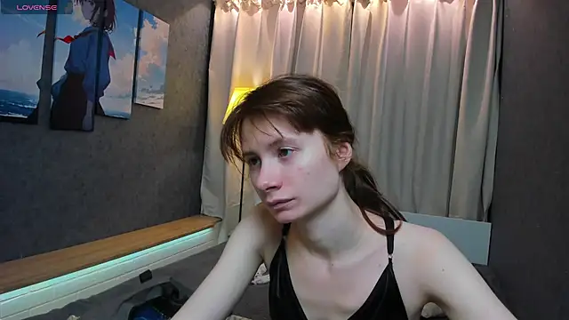 EvelynJin  online show from 24, 10, 2025