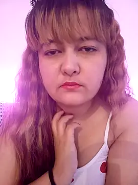 Snapshot of MollyJanette chatting on 12, 11, 2025 MollyJanette online show from 12, 11, 2025