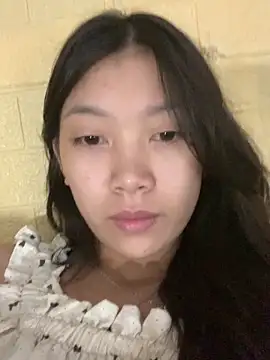 Snapshot of linh-lan1 chatting on 13, 10, 2025 linh-lan1 online show from 13, 10, 2025