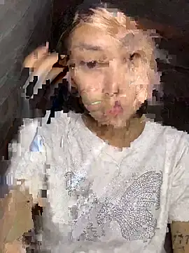 Snapshot of linh-lan1 chatting on 27, 10, 2025 linh-lan1 online show from 27, 10, 2025