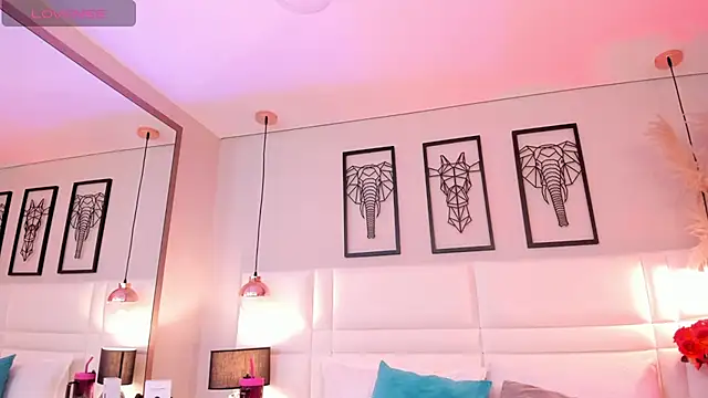 Ari lynn  online show from 6, 11, 2025