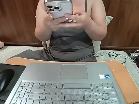 Hanna Mina online show from 5, 12, 2025