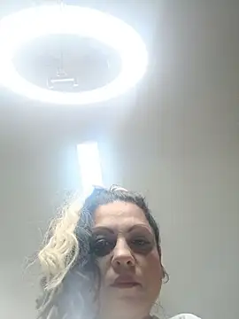 SophiaSkyee online show from 23, 10, 2025