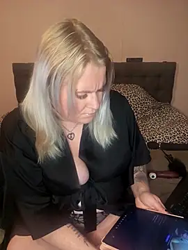 SweetPrincess93 online show from 17, 11, 2025