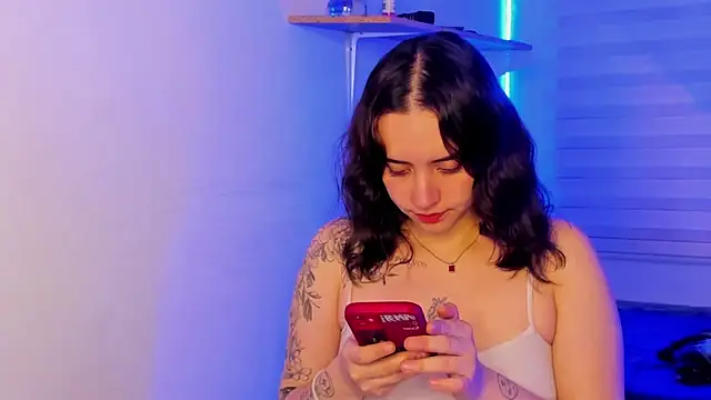 Emily Lindey online show from 29, 10, 2025