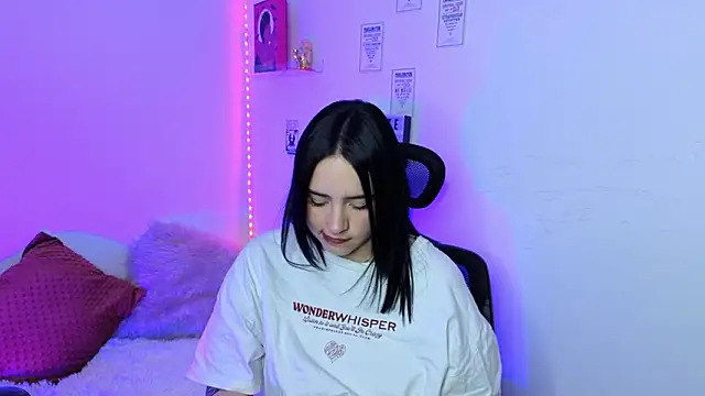 Emily Lindey online show from 7, 3, 2026