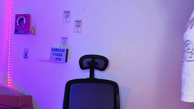 Emily Lindey online show from 25, 3, 2026