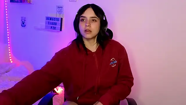 Emily Lindey online show from 1, 4, 2026