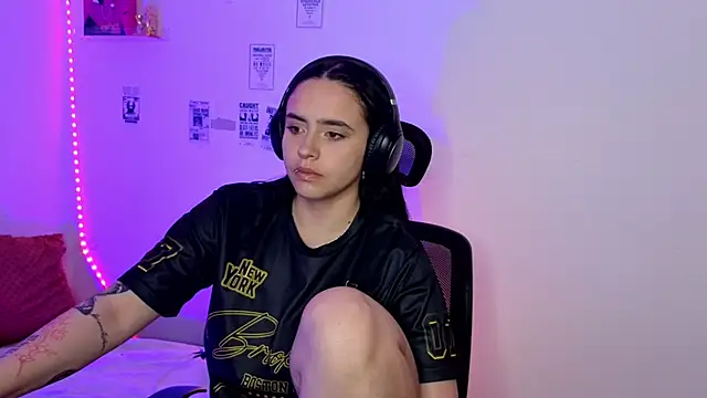 Emily Lindey online show from 6, 4, 2026