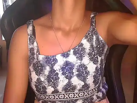 Snapshot of Surbhi_Taneja chatting on 4, 11, 2025 Surbhi Taneja online show from 4, 11, 2025