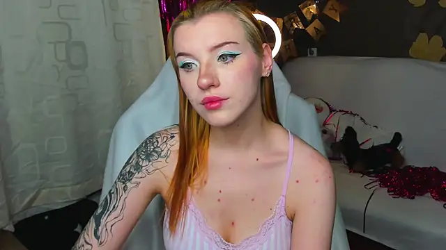 Snapshot of MeganNewCat chatting on 24, 6, 2026 MeganNewCat online show from 24, 6, 2026