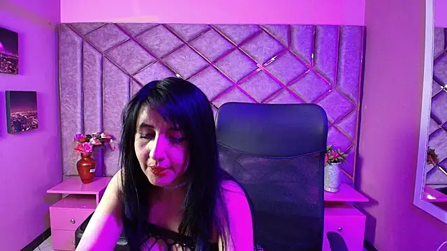 Agatha Leon  online show from 14, 11, 2025