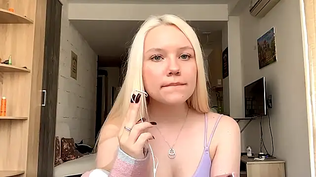 Snapshot of LupeLewitt chatting on 20, 10, 2025 LupeLewitt online show from 20, 10, 2025