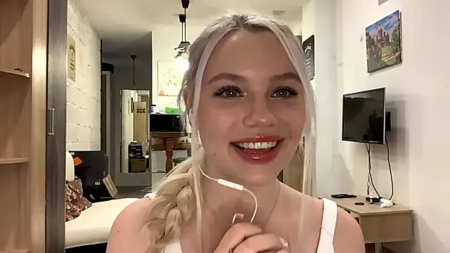 Snapshot of LupeLewitt chatting on 29, 10, 2025 LupeLewitt online show from 29, 10, 2025