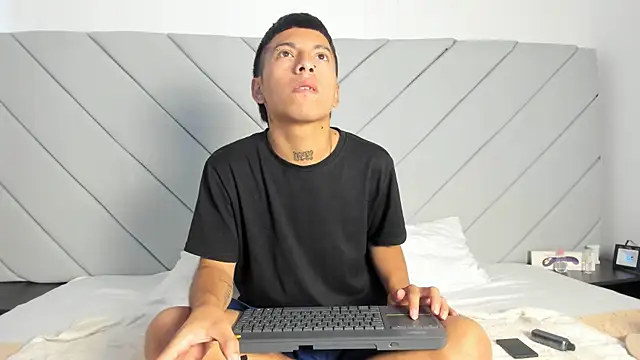 little kris1 online show from 25, 10, 2025