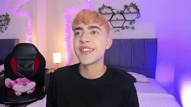 Snapshot of JustinCastiblanco chatting on 28, 10, 2025 JustinCastiblanco online show from 28, 10, 2025