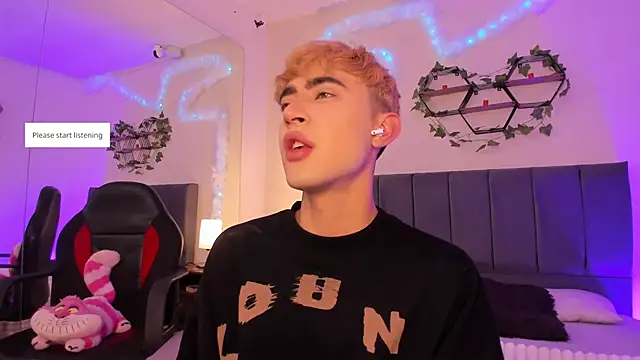 Snapshot of JustinCastiblanco chatting on 5, 11, 2025 JustinCastiblanco online show from 5, 11, 2025