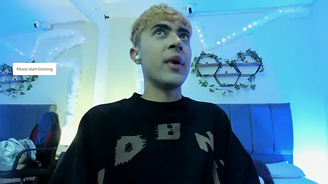 Snapshot of JustinCastiblanco chatting on 7, 11, 2025 JustinCastiblanco online show from 7, 11, 2025