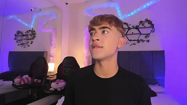 Snapshot of JustinCastiblanco chatting on 17, 11, 2025 JustinCastiblanco online show from 17, 11, 2025