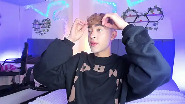 Snapshot of JustinCastiblanco chatting on 18, 11, 2025 JustinCastiblanco online show from 18, 11, 2025