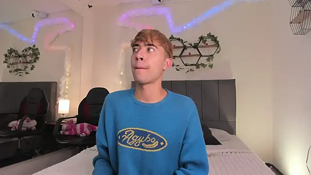 Snapshot of JustinCastiblanco chatting on 21, 11, 2025 JustinCastiblanco online show from 21, 11, 2025