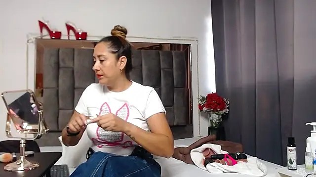 Snapshot of Salmma_Milf chatting on 10, 7, 2026 Salmma Milf online show from 10, 7, 2026
