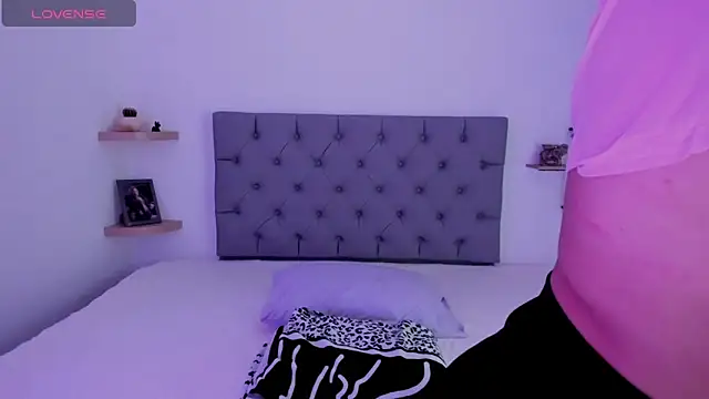 Saraarouusee online show from 20, 2, 2026