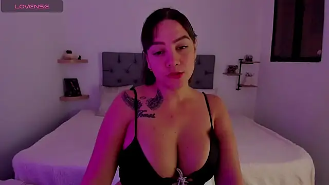 Saraarouusee online show from 22, 2, 2026