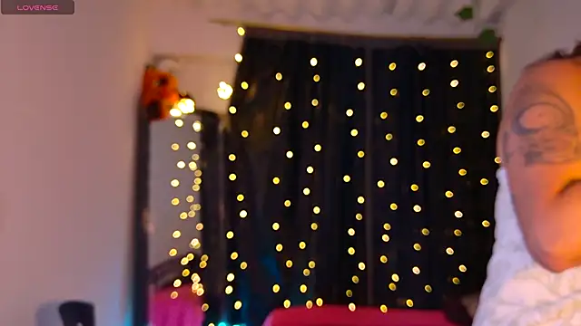 Snapshot of Rhosynn chatting on 31, 10, 2025 Rhosynn online show from 31, 10, 2025