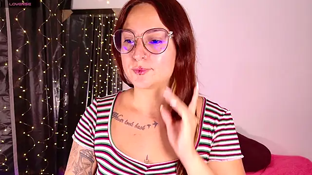 Snapshot of Rhosynn chatting on 20, 11, 2025 Rhosynn online show from 20, 11, 2025