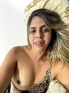 Snapshot of heloisamagno chatting on 30, 10, 2025 heloisamagno online show from 30, 10, 2025