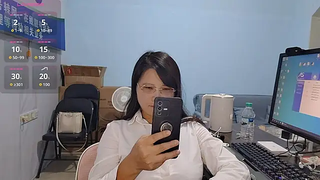 Snapshot of Rose-128 chatting on 30, 10, 2025 Rose-128 online show from 30, 10, 2025