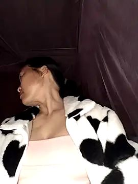 Snapshot of Spring-mky chatting on 6, 1, 2026 Spring-mky online show from 6, 1, 2026