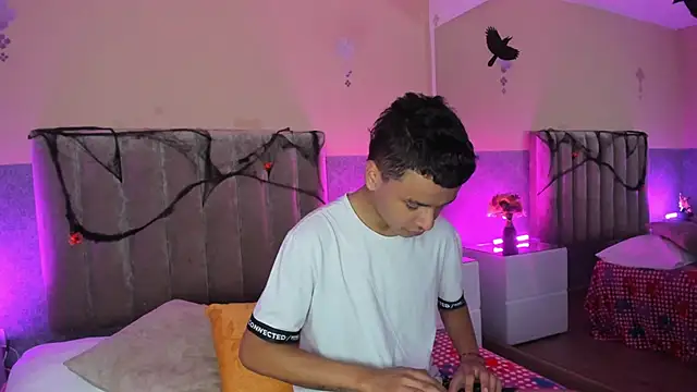 Xavier Fox    online show from 18, 10, 2025