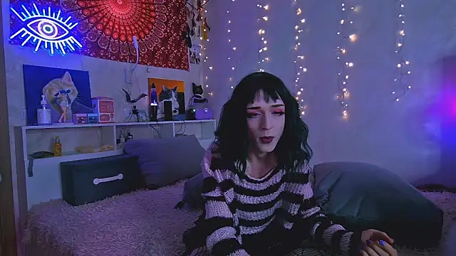 Snapshot of whoalexxa chatting on 7, 11, 2025 whoalexxa online show from 7, 11, 2025