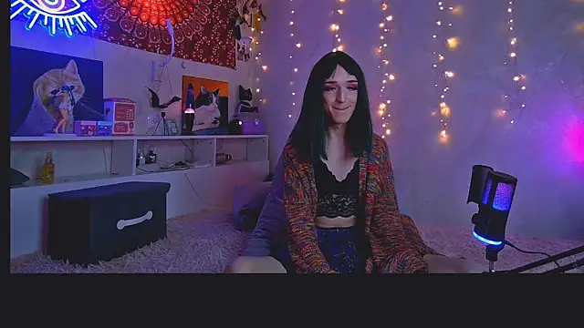 Snapshot of whoalexxa chatting on 8, 11, 2025 whoalexxa online show from 8, 11, 2025